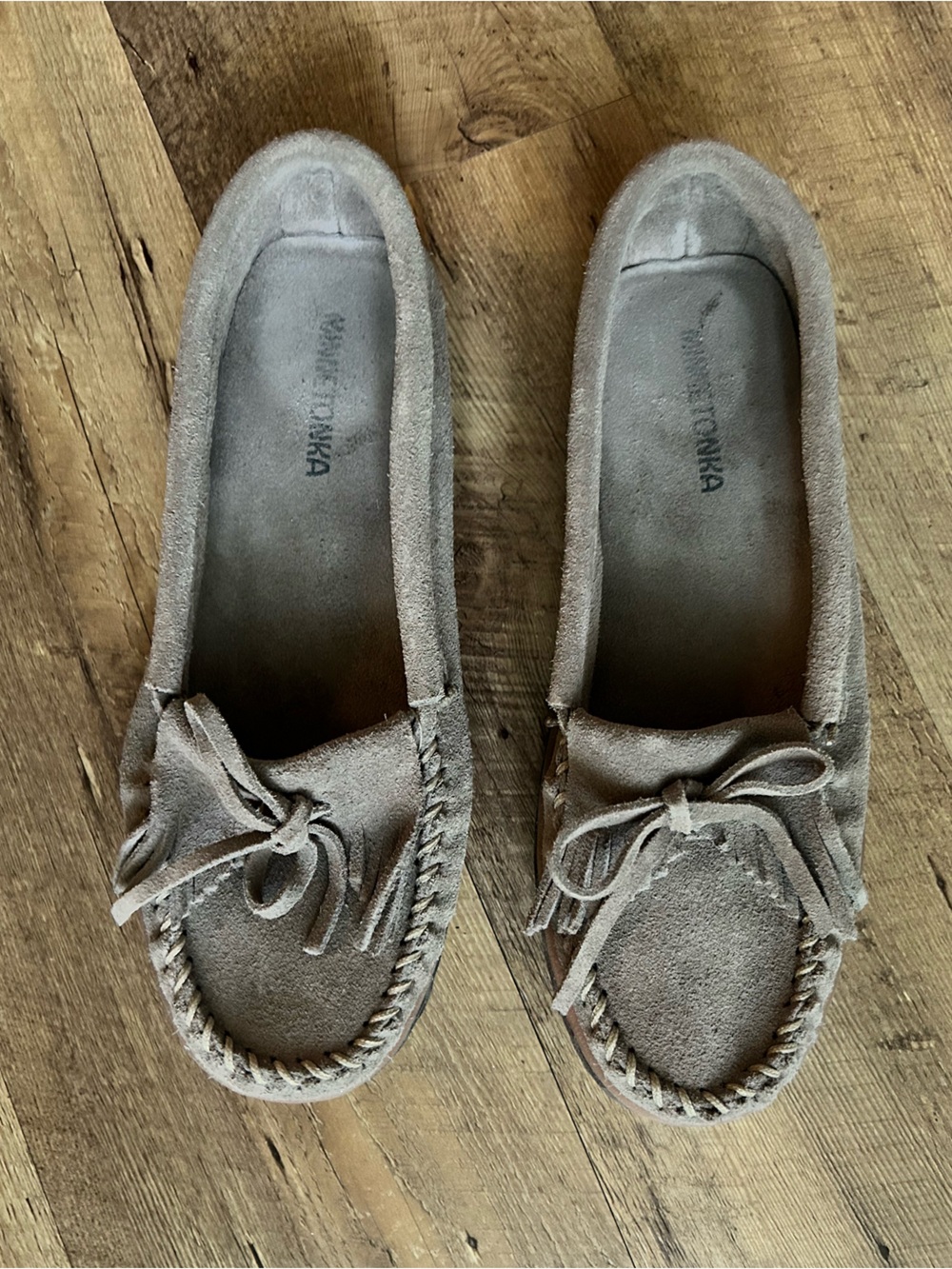 Minnetonka Women's Gray Suede Kilty Moccasins size 8.5